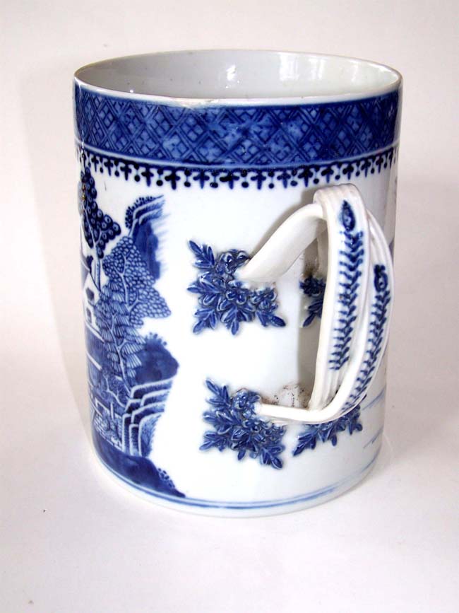 A late 18th century Chinese Export Porcelain Mug circa 1780 — image 2